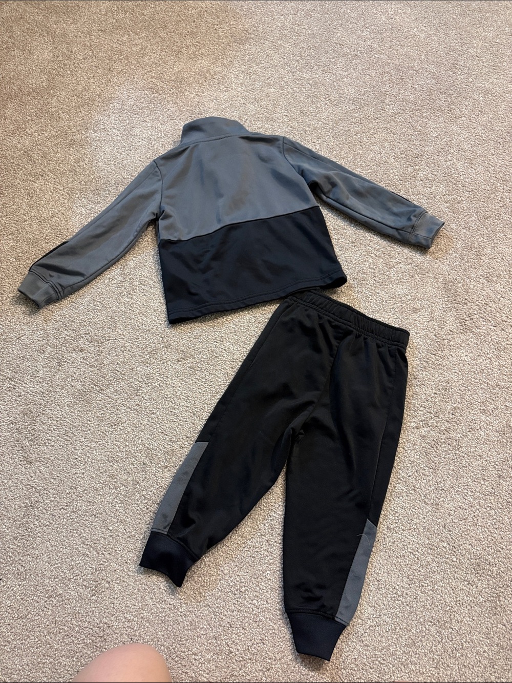 Nike Gray & Black Tracksuit with Neon Yellow Accents - Picture 4 of 4